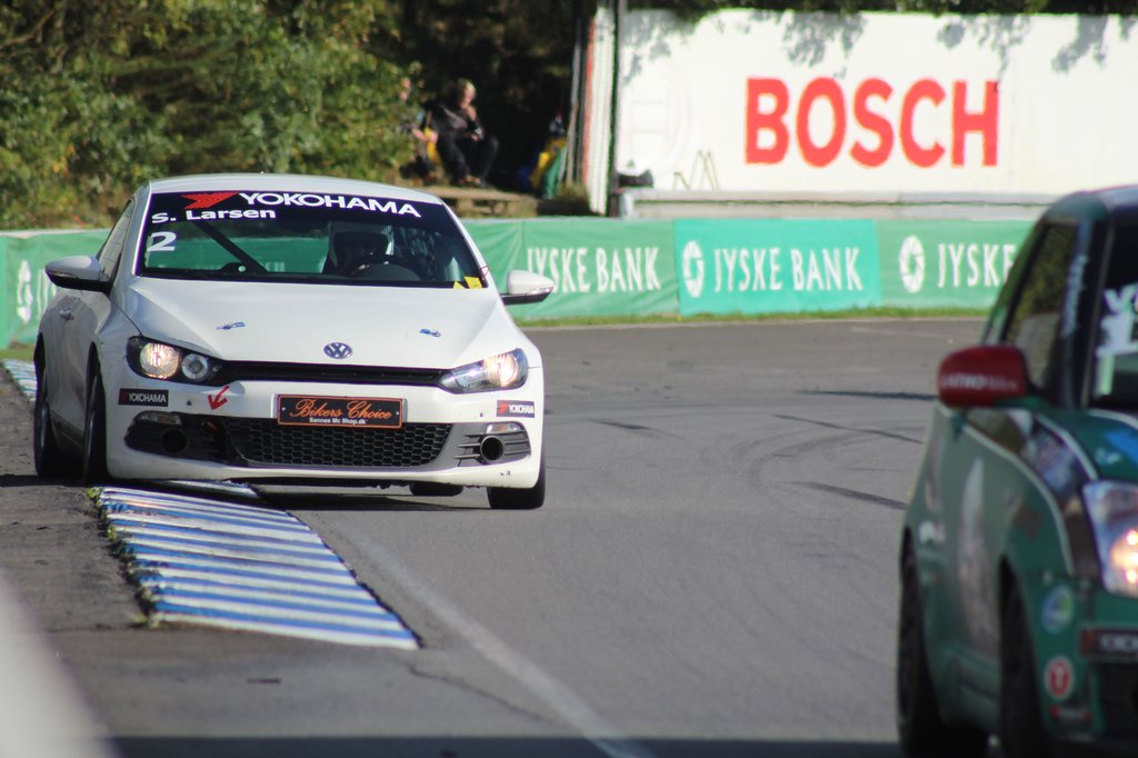 Steffen Larsen var på banen for anden gang i den nye VW Scirocco 1,4 TSI, og med 1:20,6 i heat 2, hvilket var 5. hurtigste tid af alle, beviste han også at den model kan være med i toppen
(Foto: JJ Media)